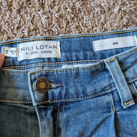 NILI LOTAN Julie Denim Pleated Trouser Shorts in Blue Fadded Wash, size 28 - Picture 3 of 9